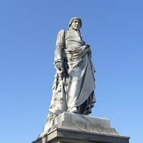 Présentation et analyse de la statue de Ladoucette à Gap