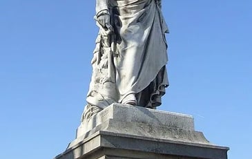 Présentation et analyse de la statue de Ladoucette à Gap